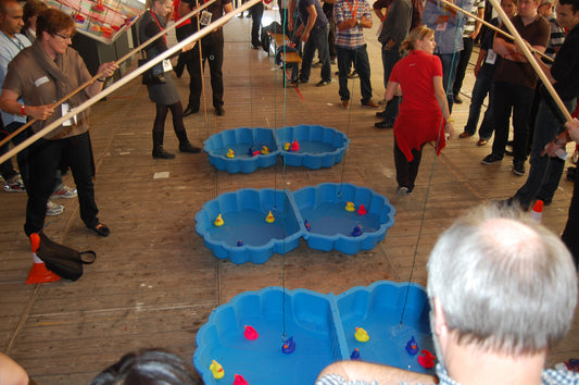 Enten fischen in Muscheln